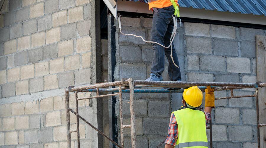 Expert Emergency Roof Repairs services in Halstead, KS
